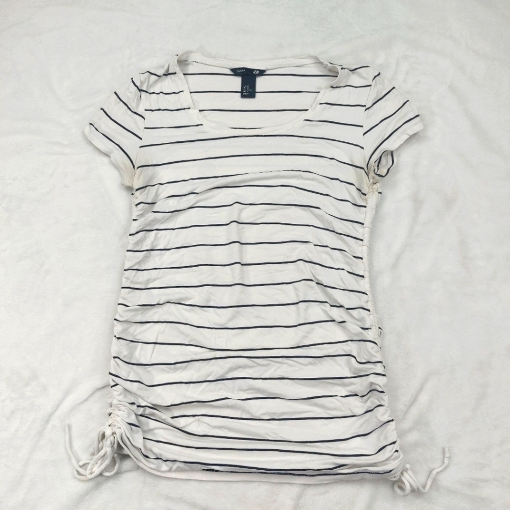 H&M MAMA WHITE AND BLACK STRIPED SCOOP NECK SHORT SLEEVE MATERNITY T-SHIRT SZ M